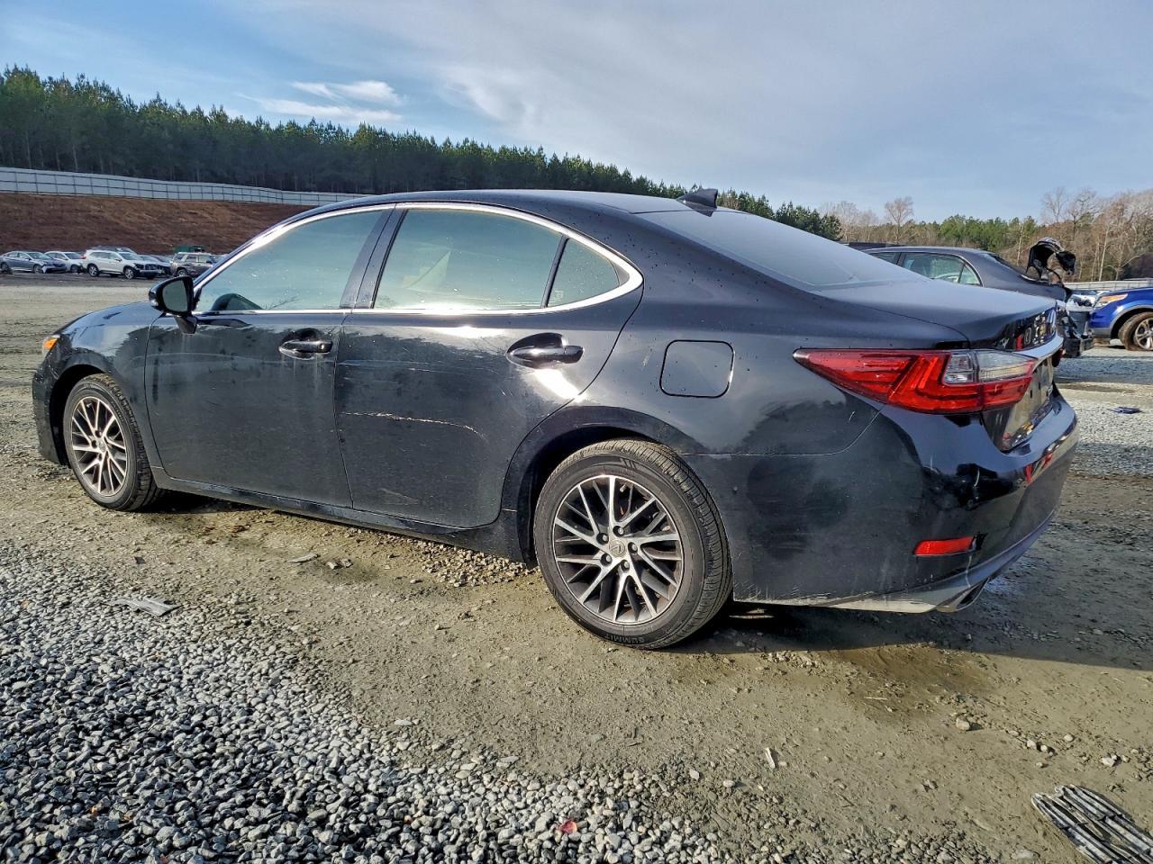 2016 Lexus Es - Image 2