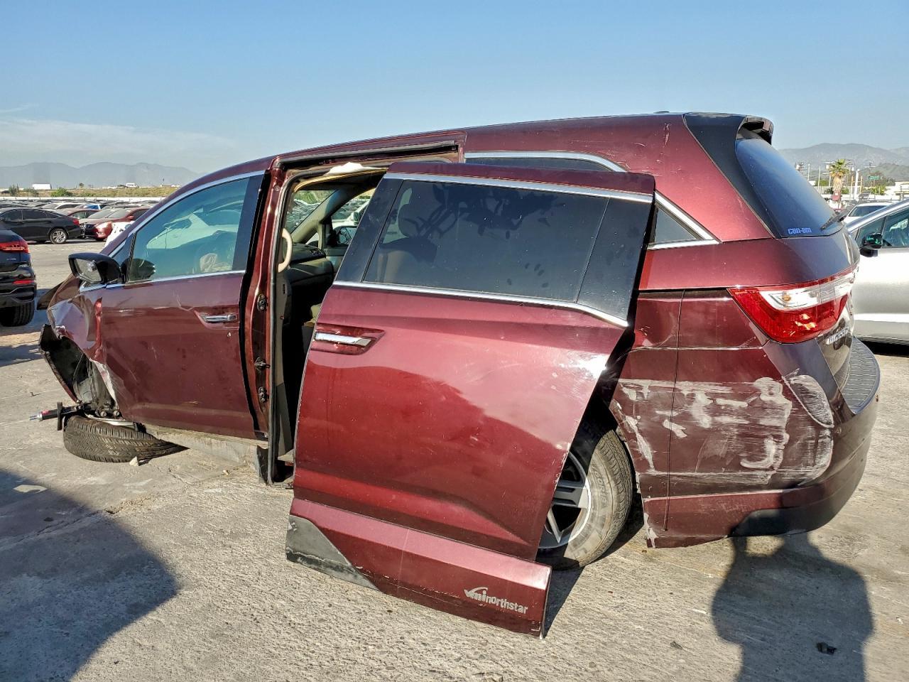 2012 Honda Odyssey Touring - Фото 2
