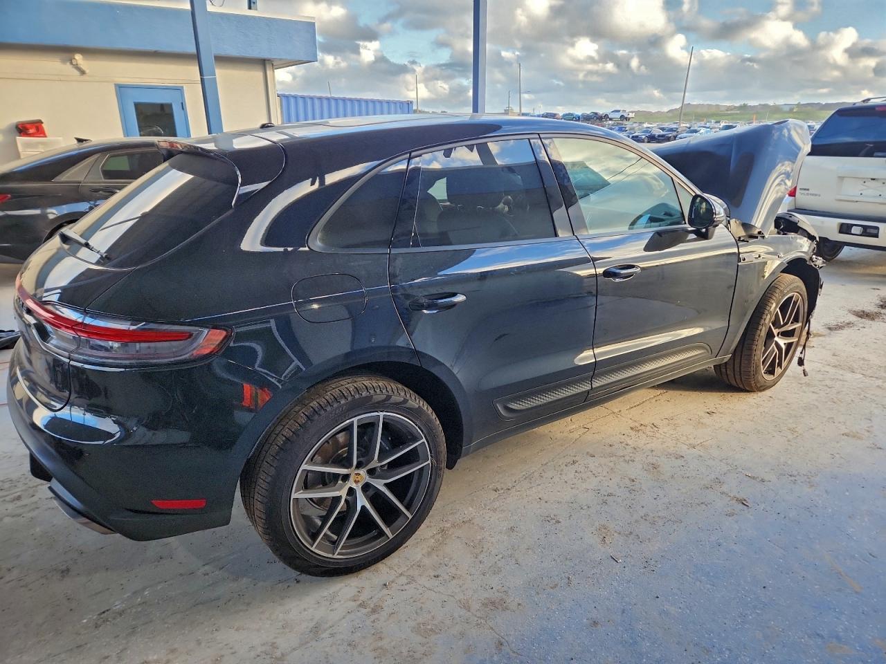 2025 Porsche Macan Base - Image 3