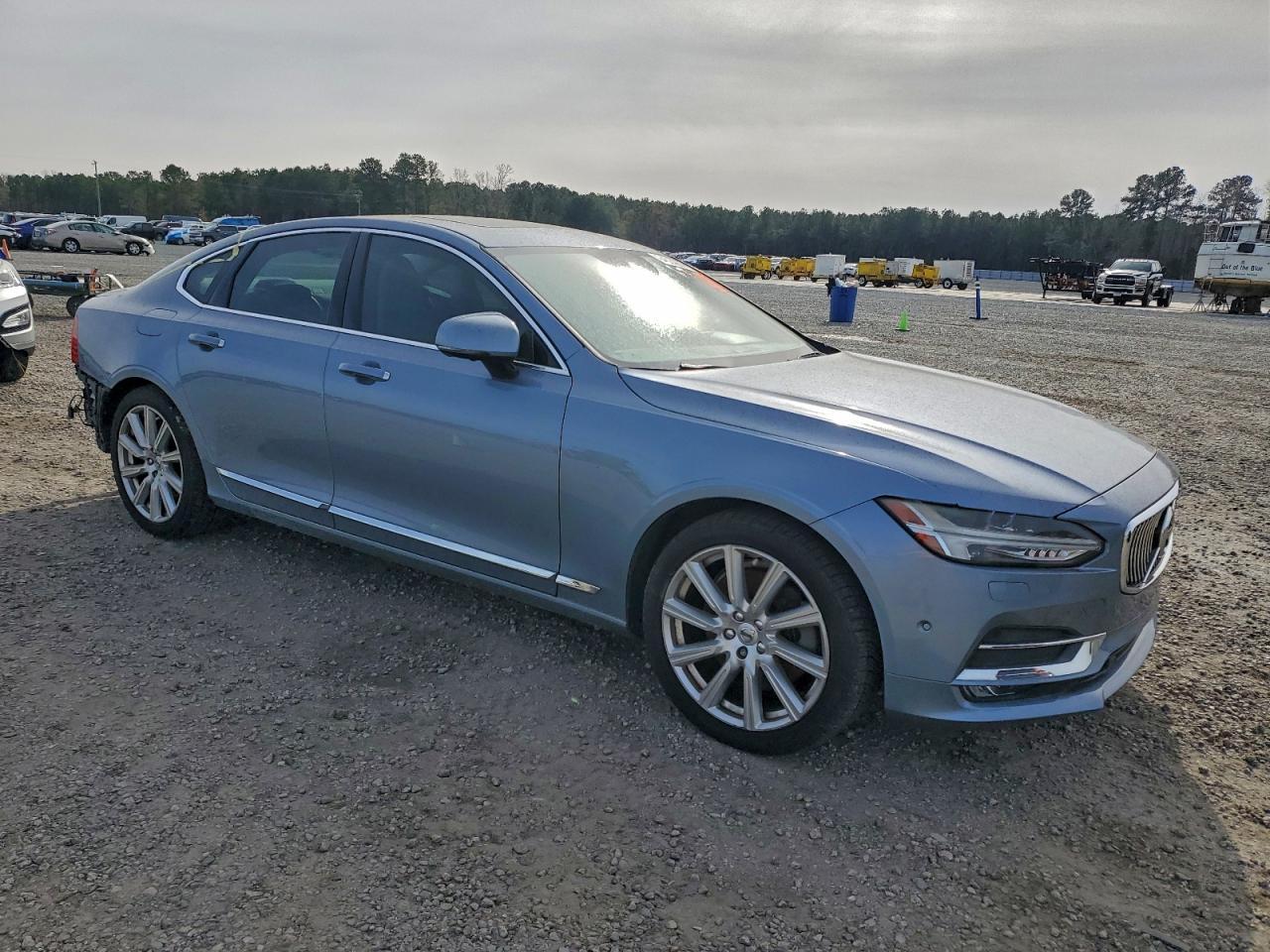 2017 Volvo S90 T6 Inscription - Image 4