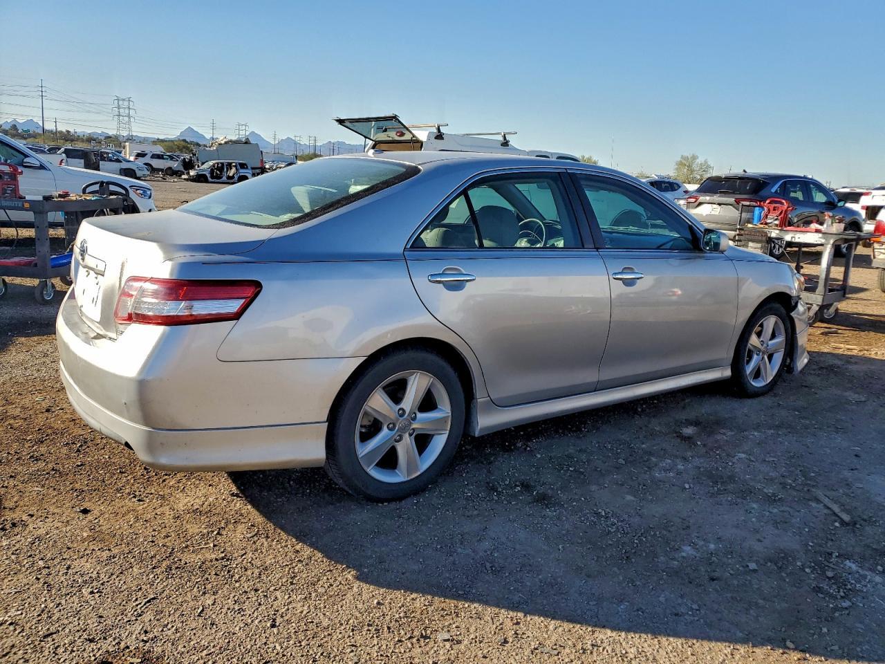 2010 Toyota Camry Base - Фото 3