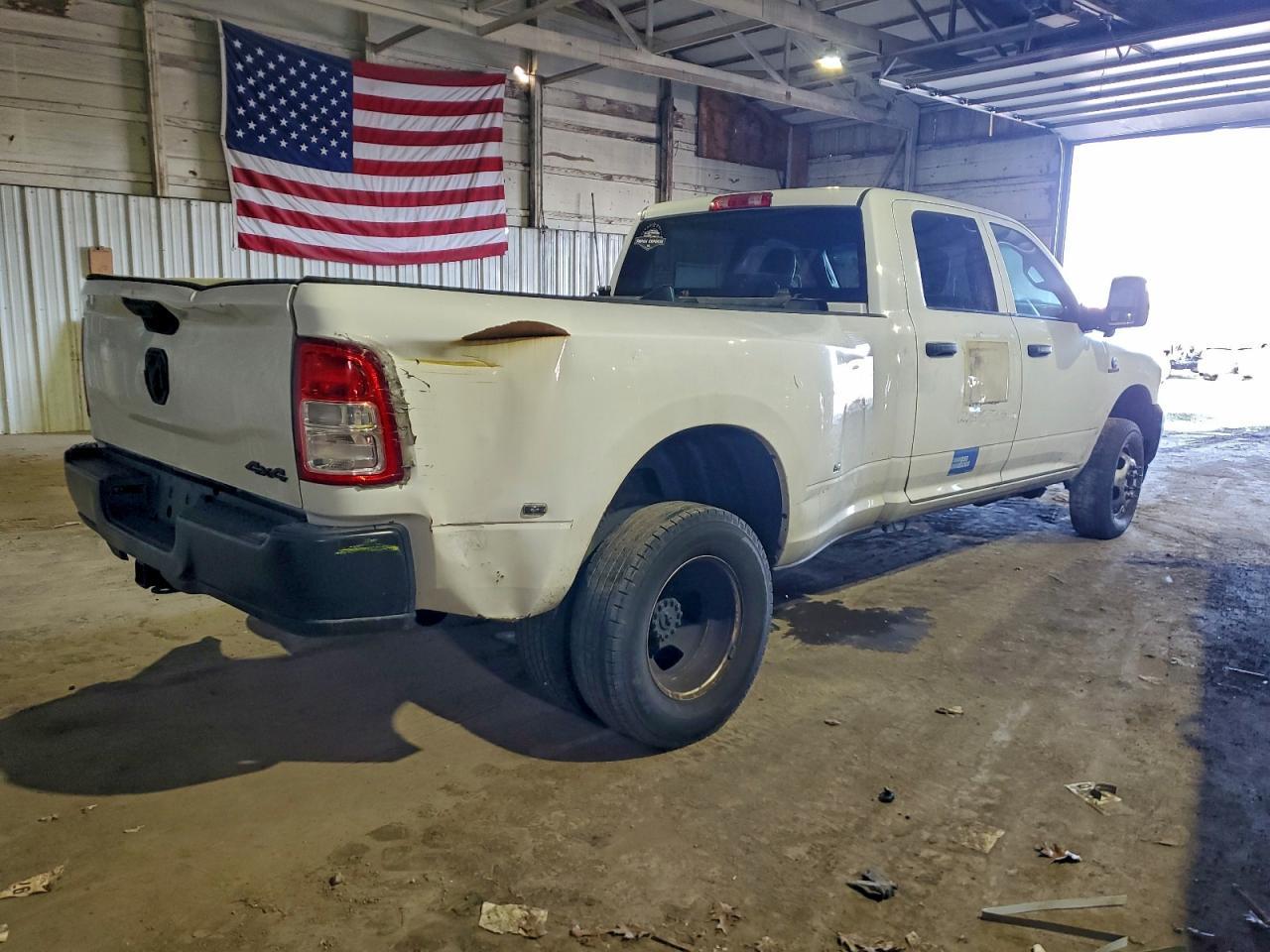 2023 Ram 3500 Tradesman 4Wd 6.7L Tdsl 8'Box - Фото 3