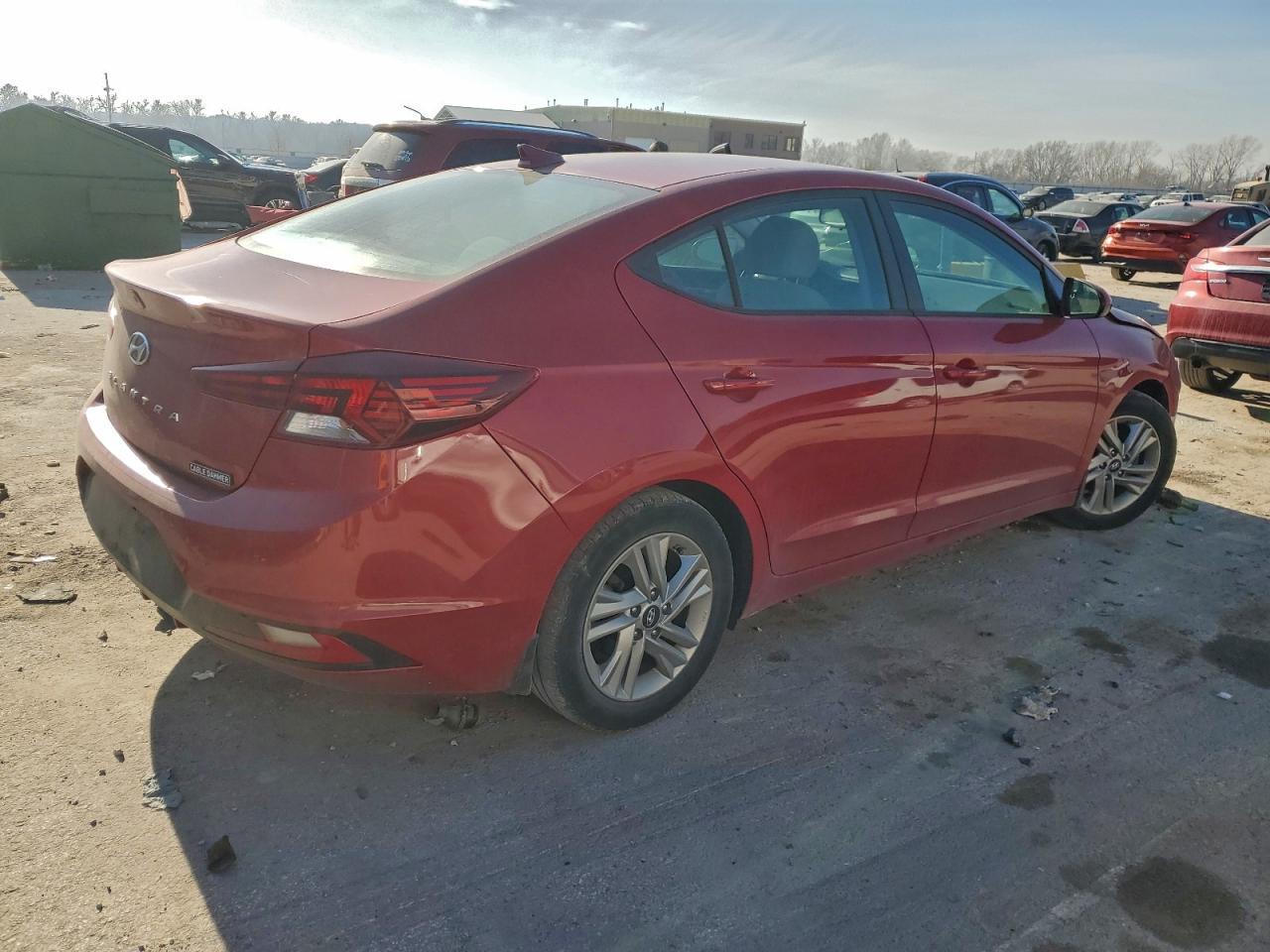 2020 Hyundai Elantra - Фото 3