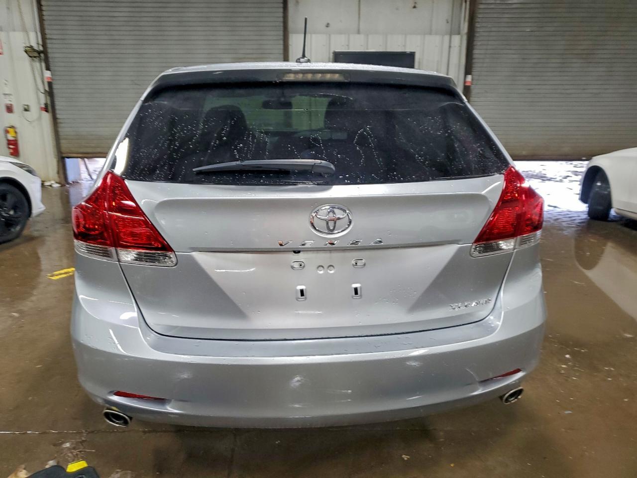 2015 Toyota Venza Le - Image 6