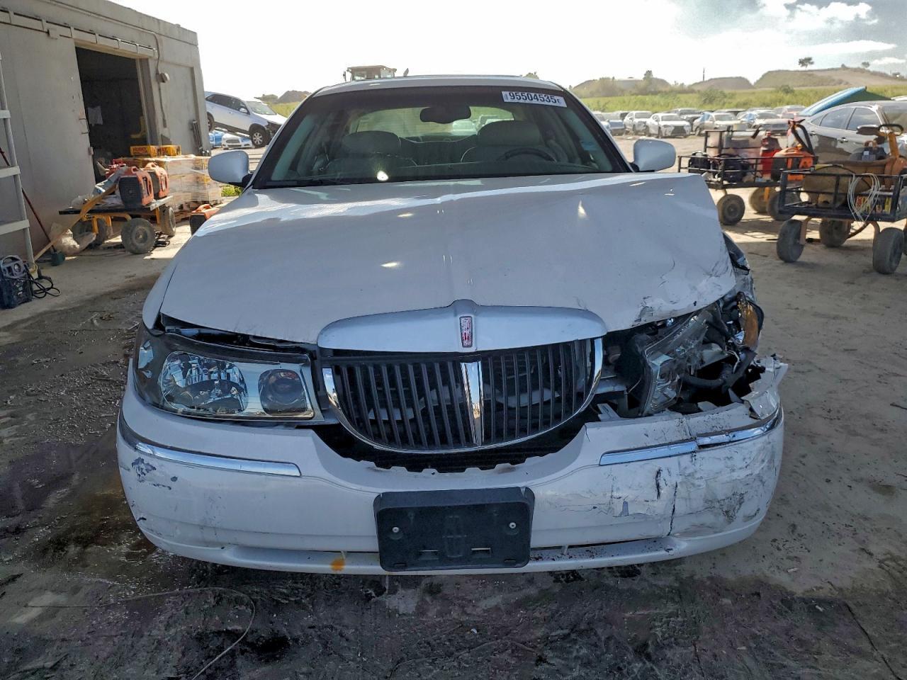 2002 Lincoln Town Car Cartier L - Фото 5