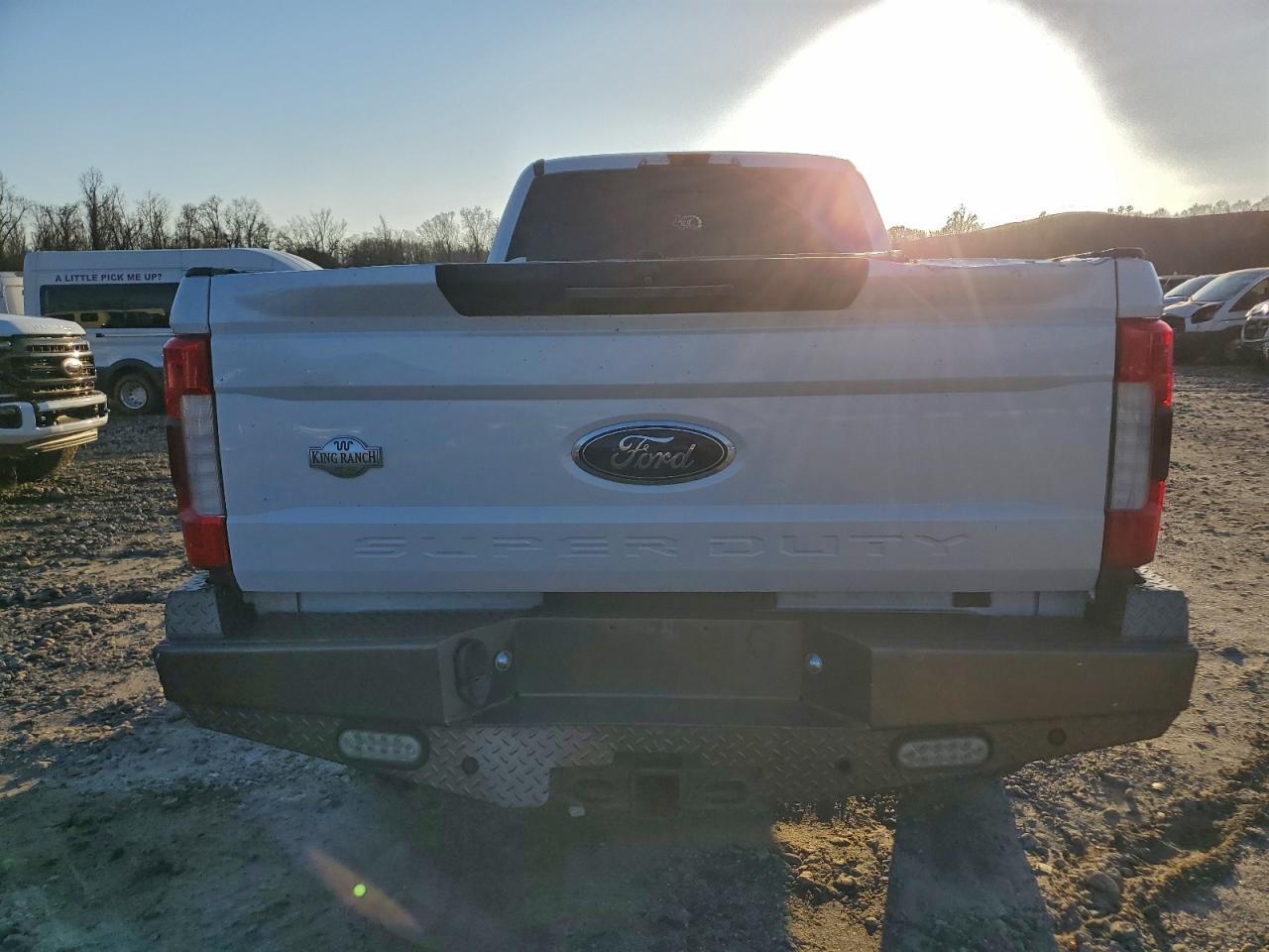 2017 Ford F350 Super Duty - Фото 6