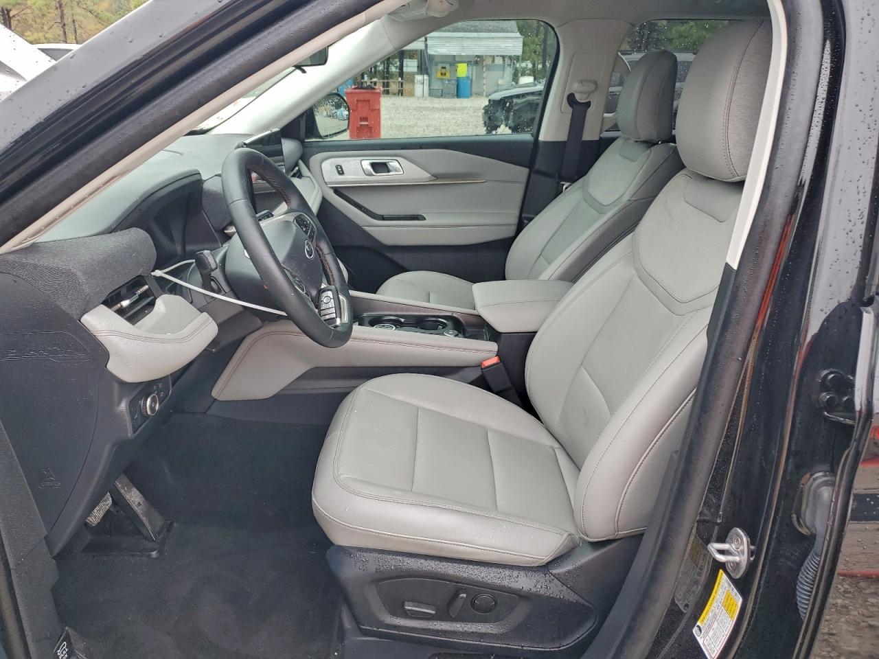 2025 Ford Explorer Active - Image 7