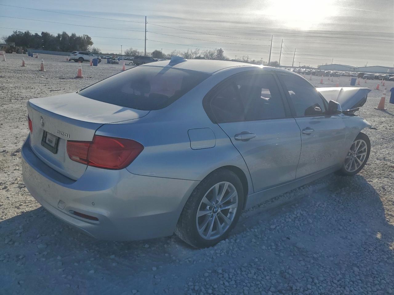 2017 BMW 320 I - Фото 3