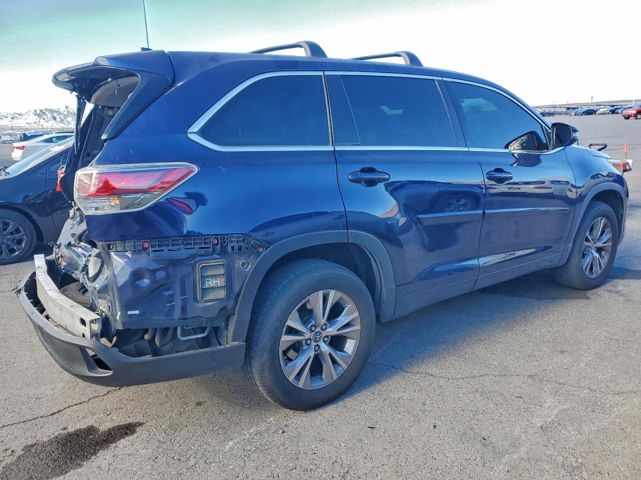 2016 Toyota Highlander Le Plus - Фото 3