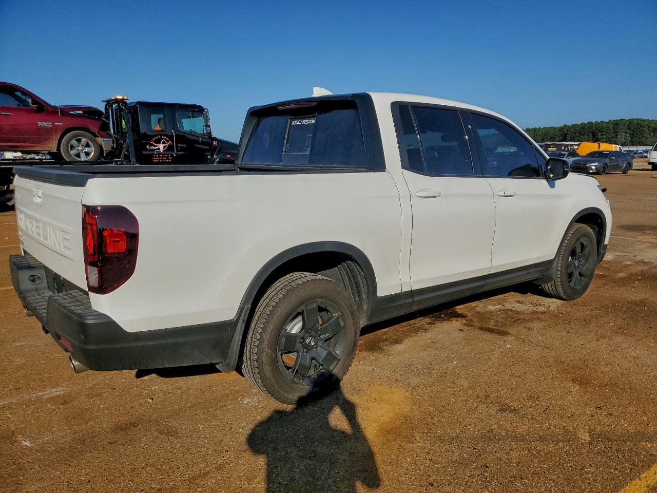 2025 Honda Ridgeline Black Edition - Image 3