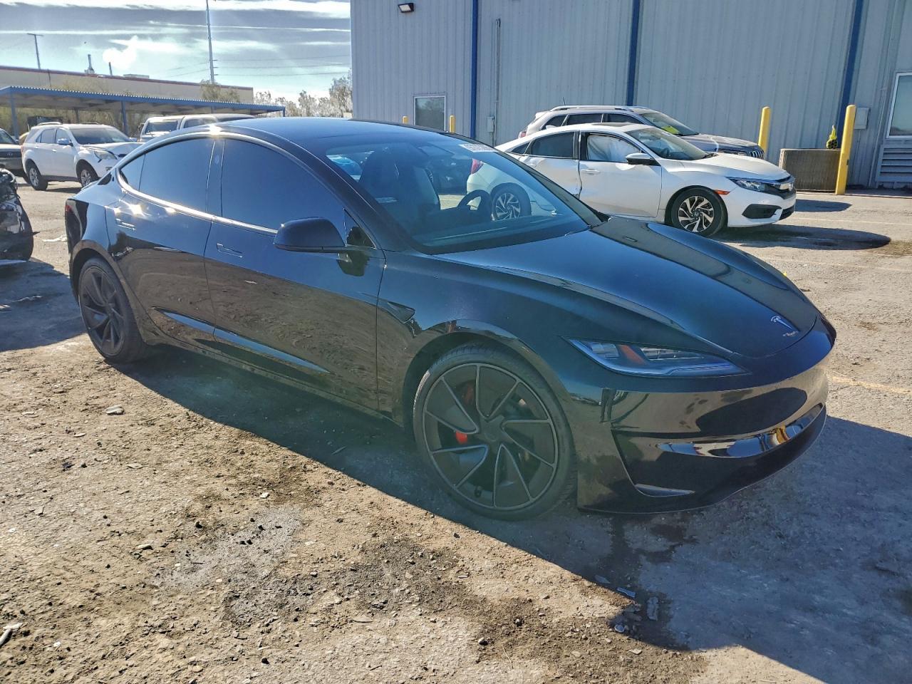 2025 Tesla Model 3 - Фото 4
