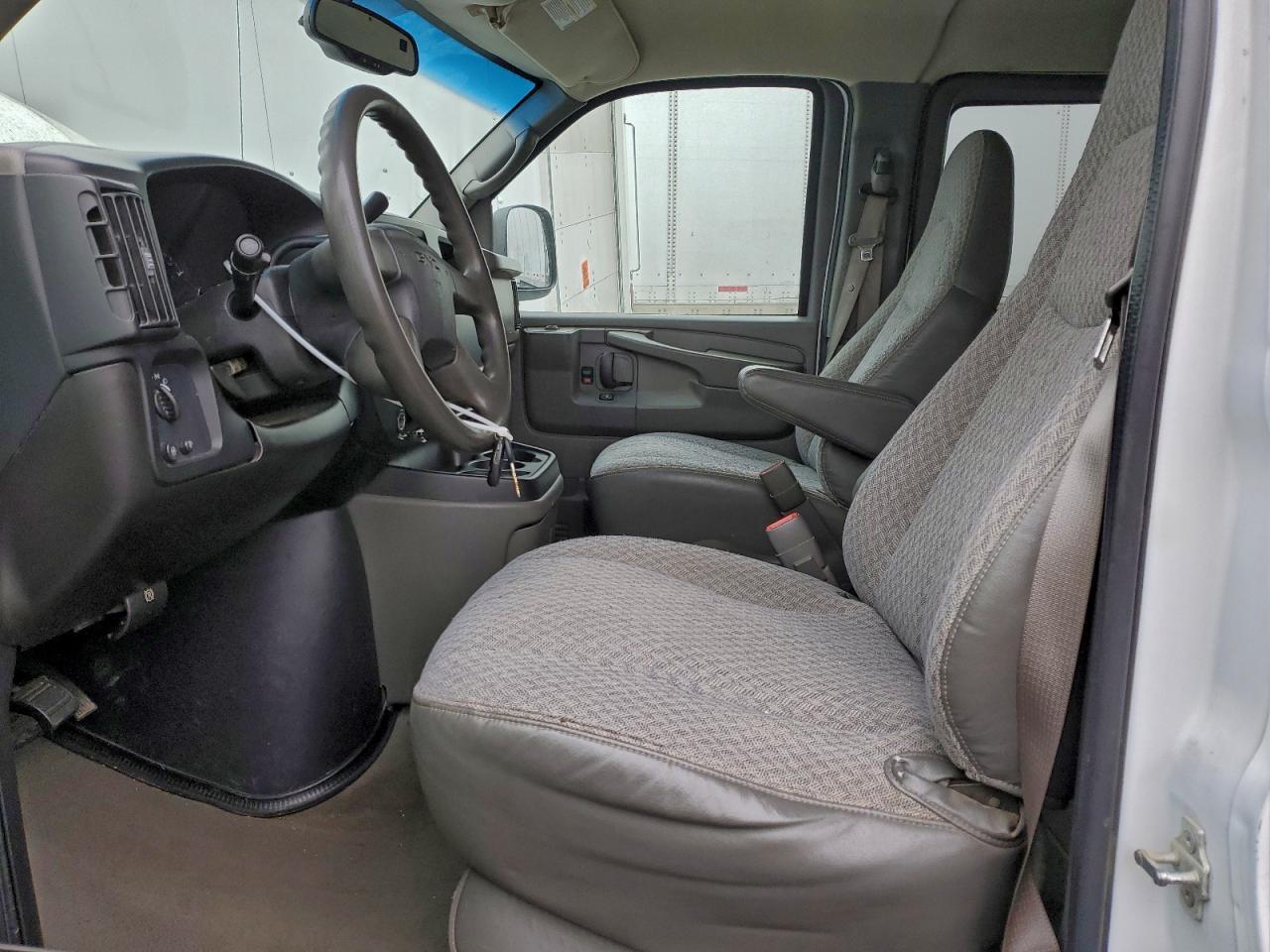 2007 GMC Savana G3500 - Фото 7