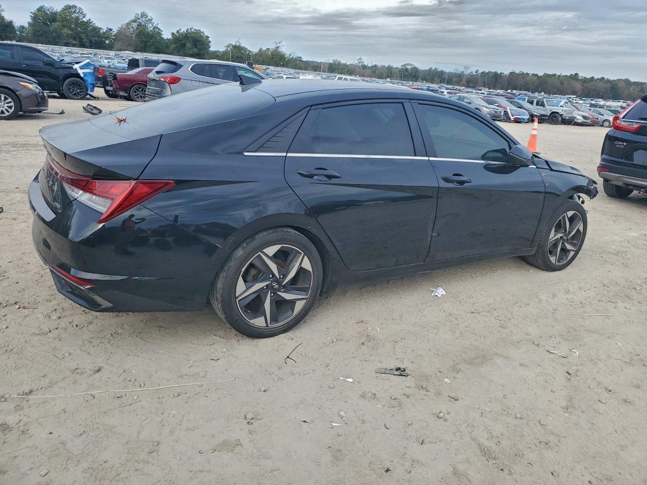 2021 Hyundai Elantra Limited - Фото 3