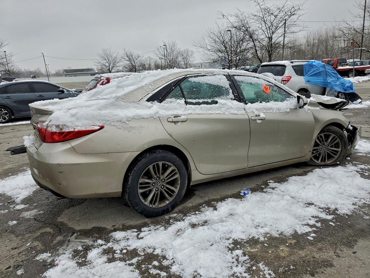 2016 Toyota Camry Le - Фото 3