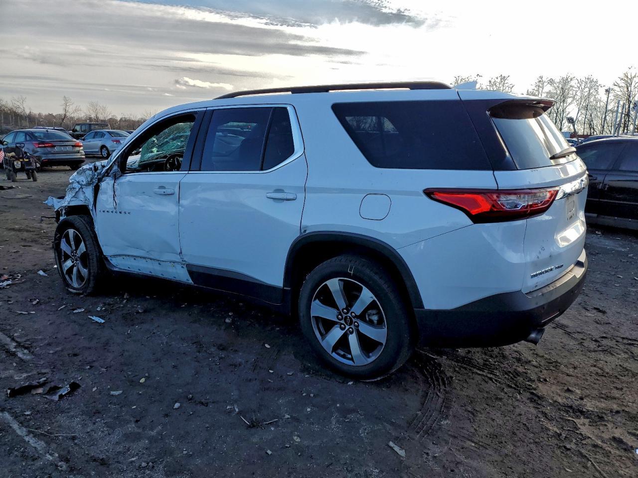 2021 Chevrolet Traverse Lt - Фото 2