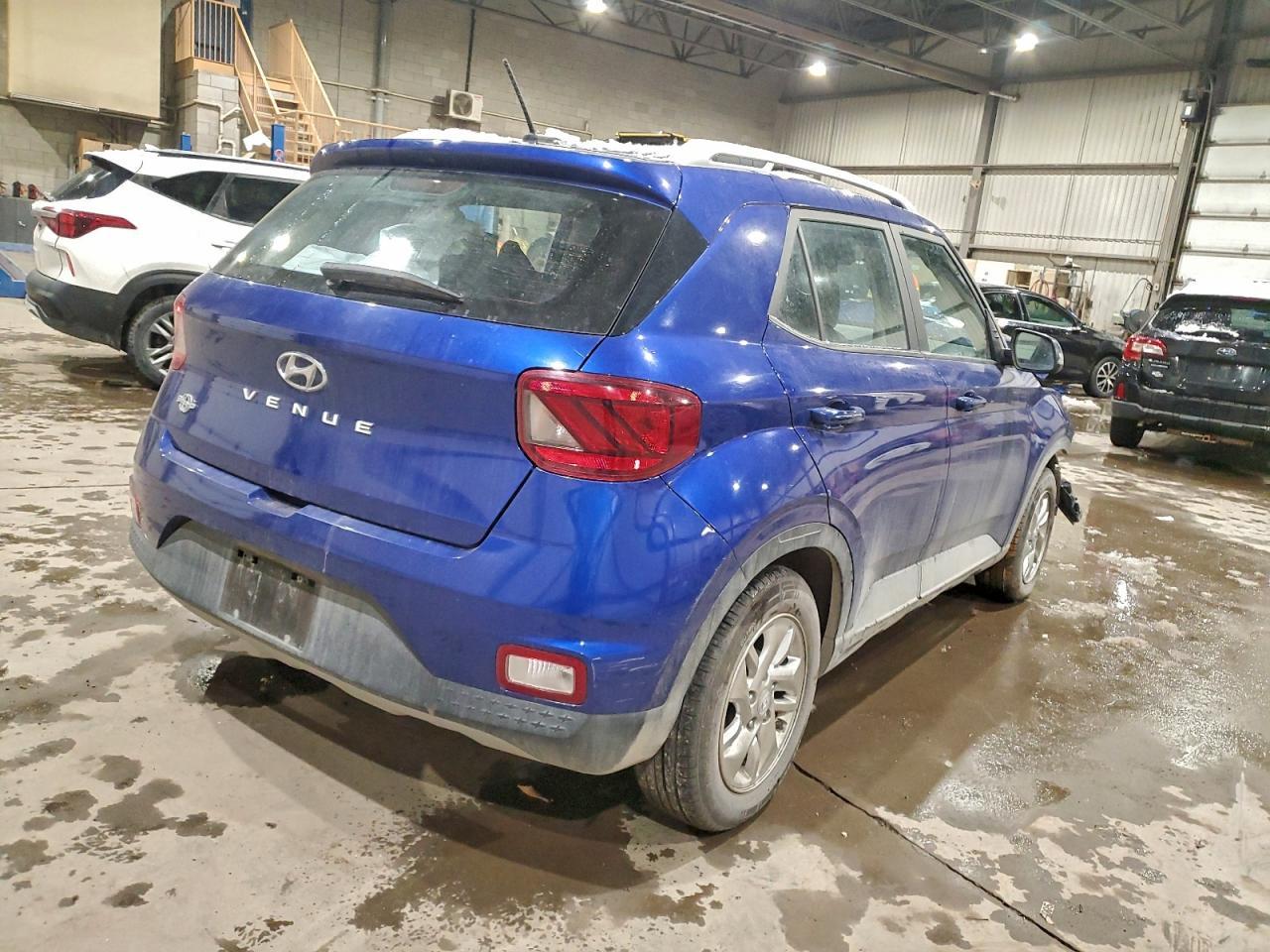 2023 Hyundai Venue Sel - Image 3