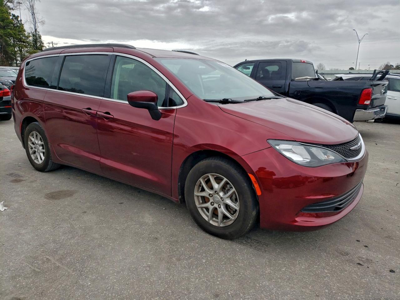 2020 Chrysler Voyager Lxi - Фото 4