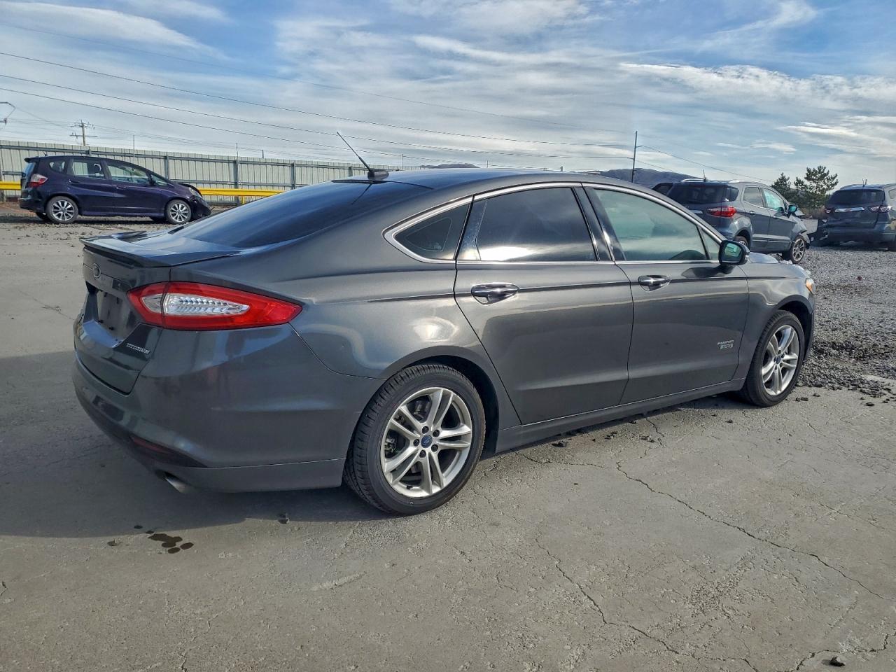 2016 Ford Fusion Titanium Phev - Image 3