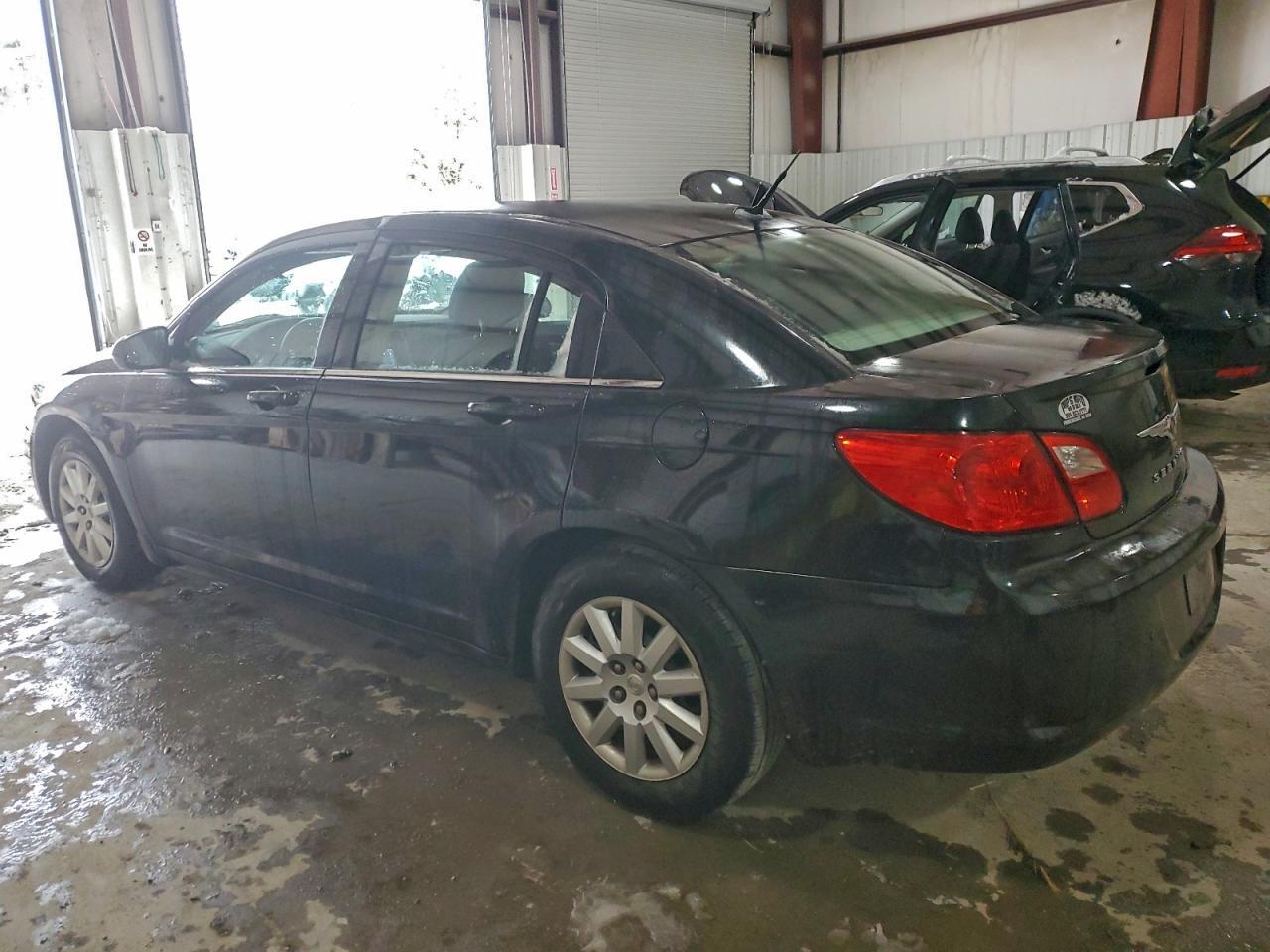 2010 Chrysler Sebring Touring - Фото 2