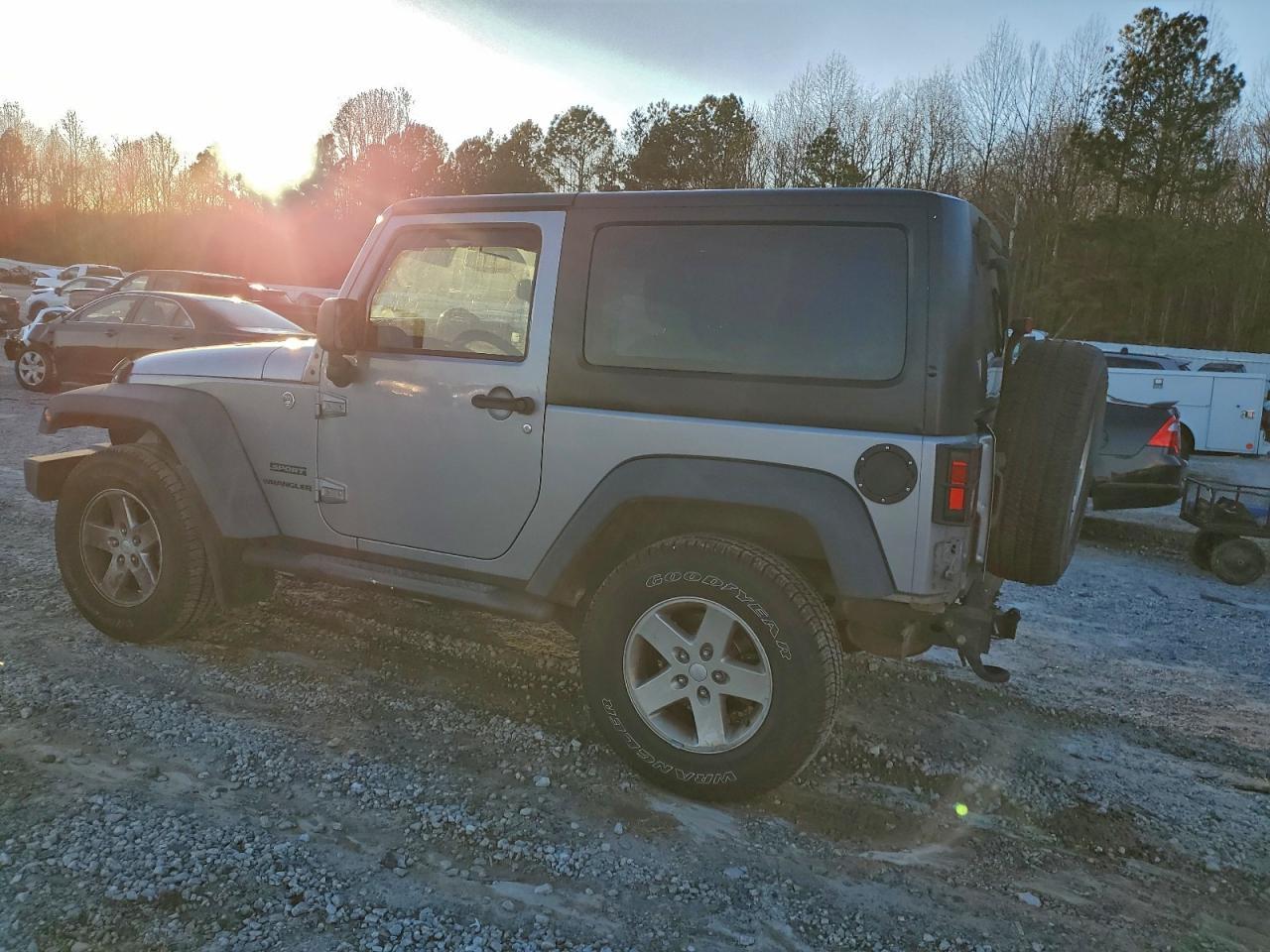 2014 Jeep Wrangler Sport - Фото 2