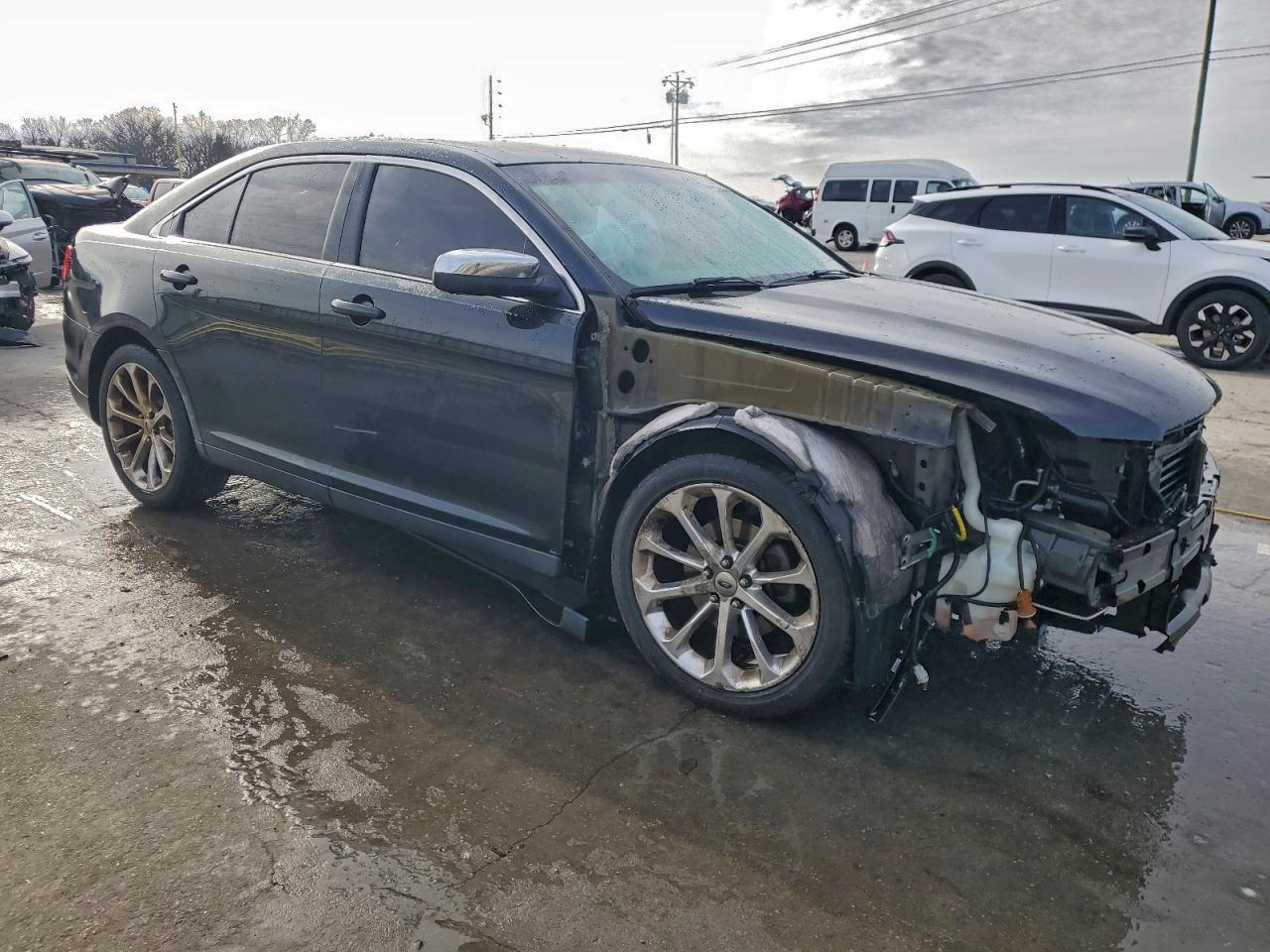 2013 Ford Taurus Limited - Image 4