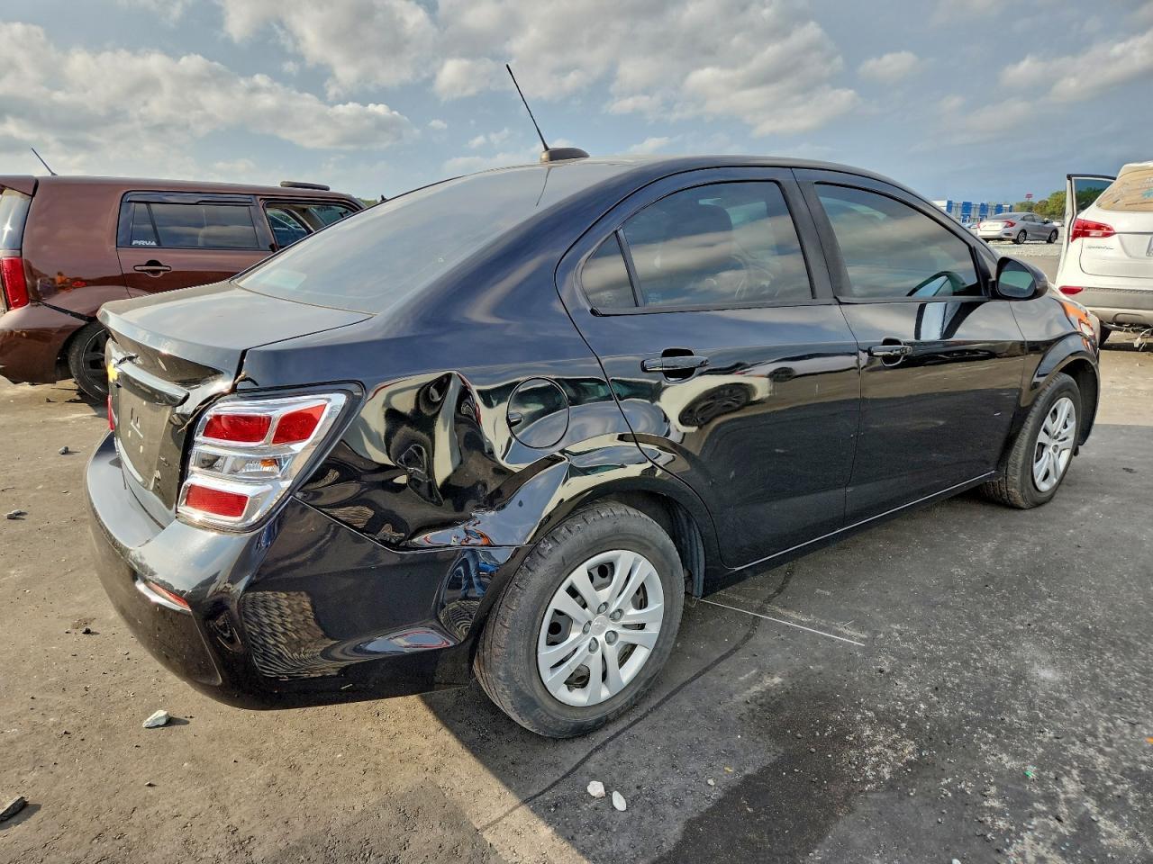 2017 Chevrolet Sonic Ls - Image 3