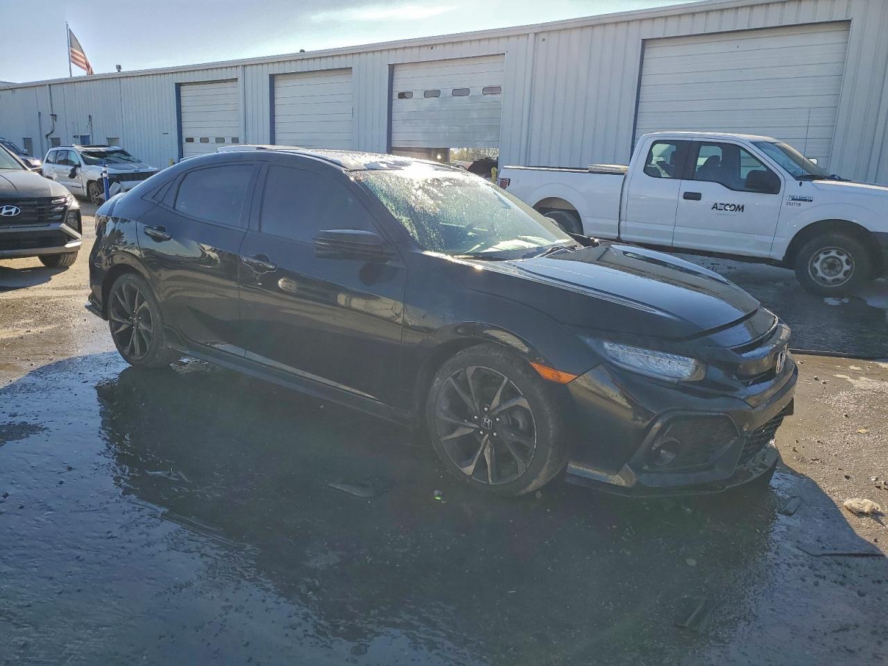 2018 Honda Civic Sport Touring - Фото 4