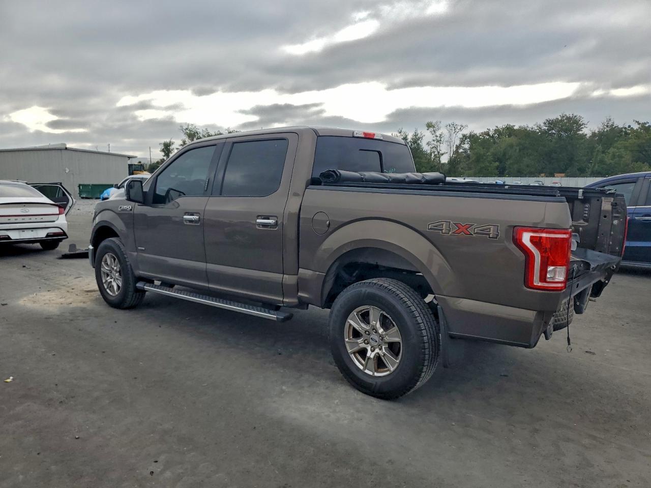 2016 Ford F150 Supercrew - Фото 2