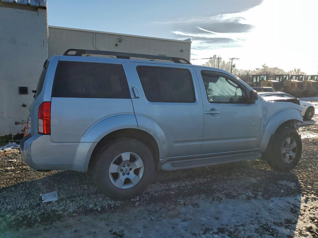 2011 Nissan Pathfinder S - Image 3