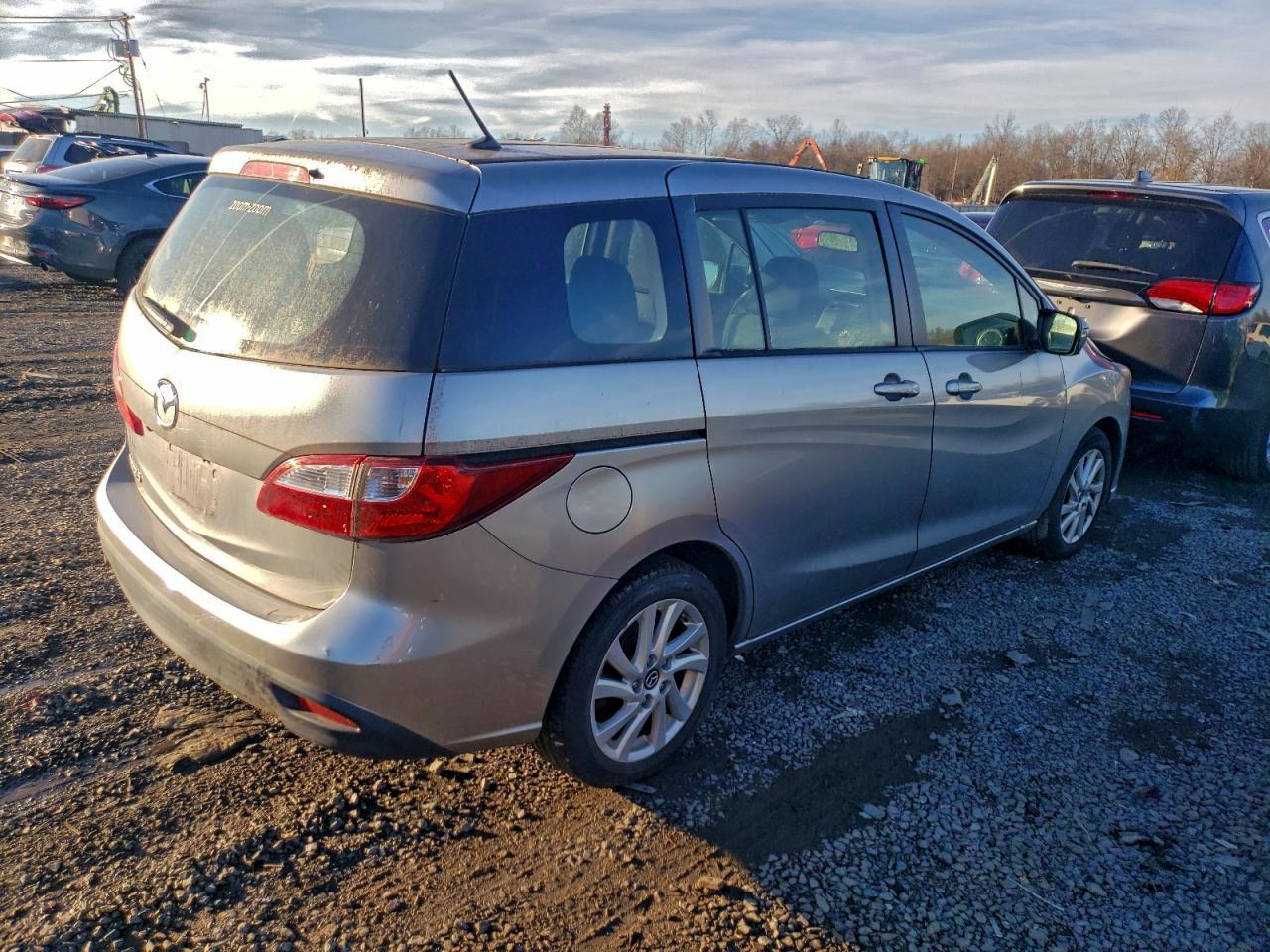2013 Mazda 5 - Image 3