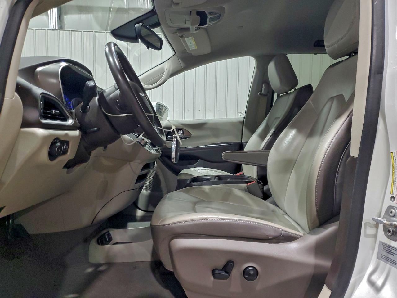 2017 Chrysler Pacifica Touring L - Фото 7