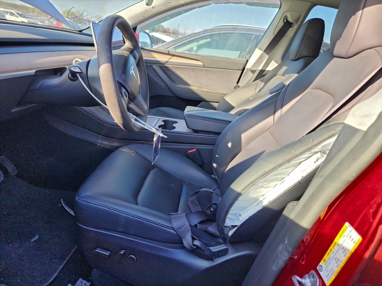 2025 Tesla Model Y - Фото 7