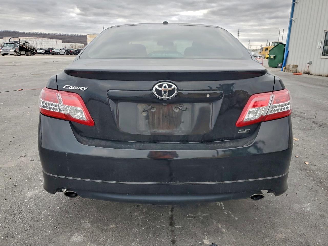 2011 Toyota Camry Se - Image 6