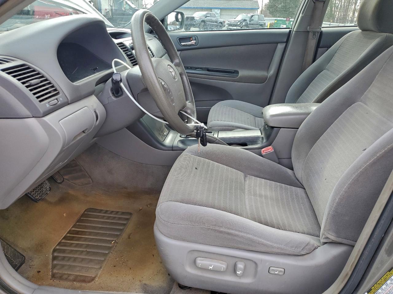 2006 Toyota Camry Le - Image 7