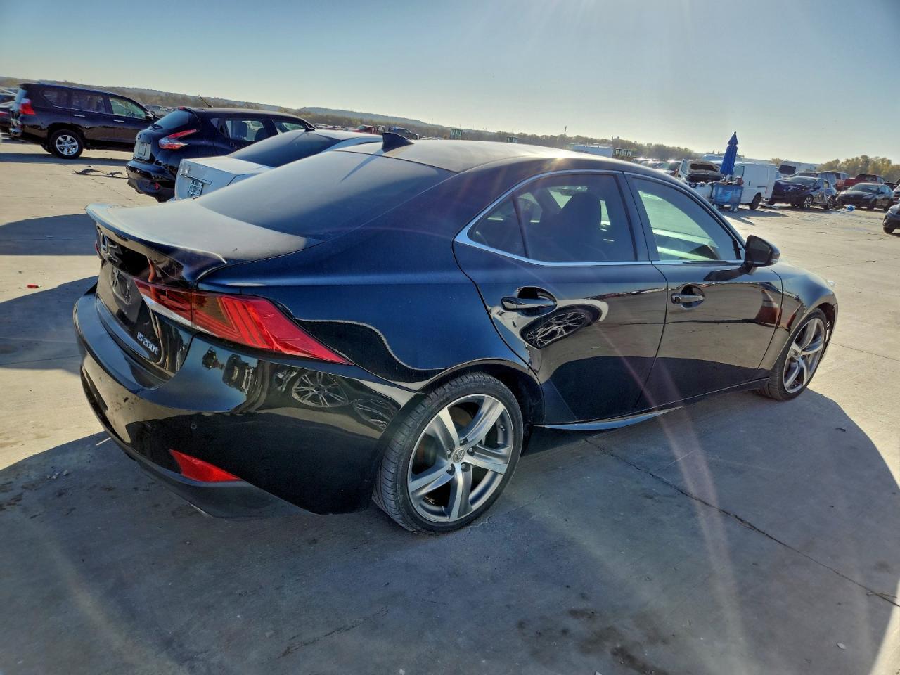 2017 Lexus Is 200T - Фото 3