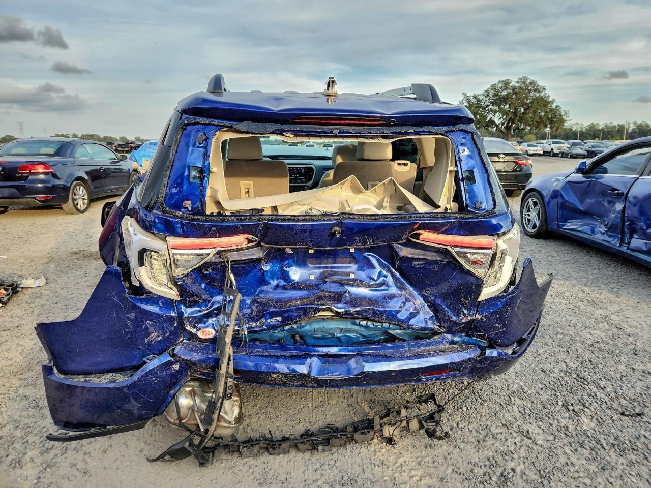 2023 GMC Acadia Denali - Image 6