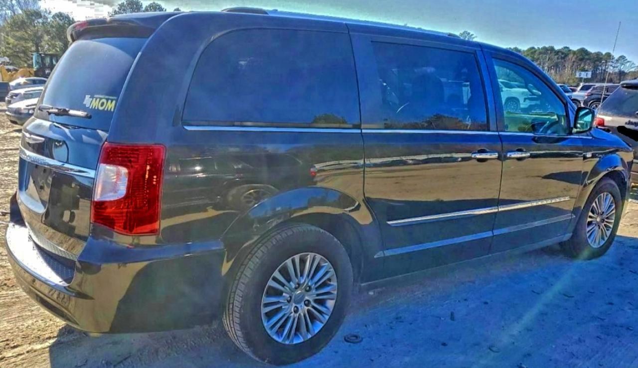 2014 Chrysler Town & Country Touring L - Image 3