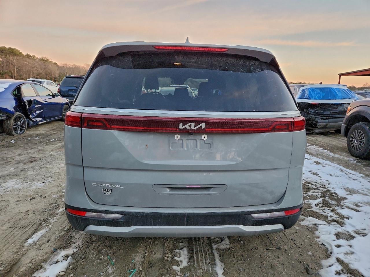 2024 Kia Carnival Ex - Image 6