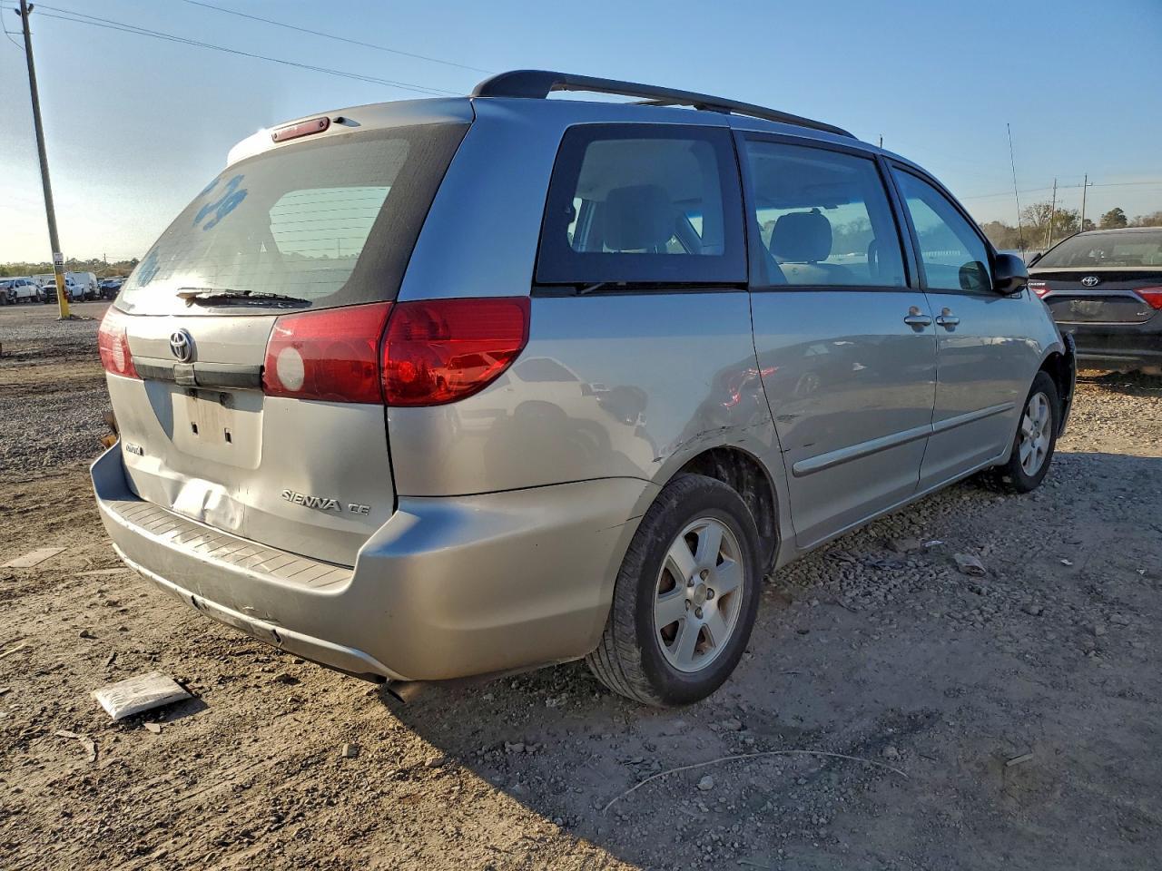 2007 Toyota Sienna Ce - Image 3