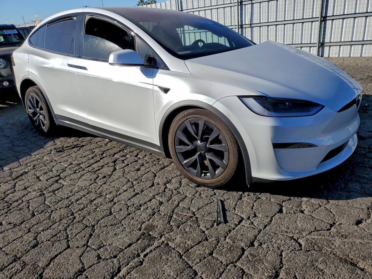 2025 Tesla Model X - Фото 4