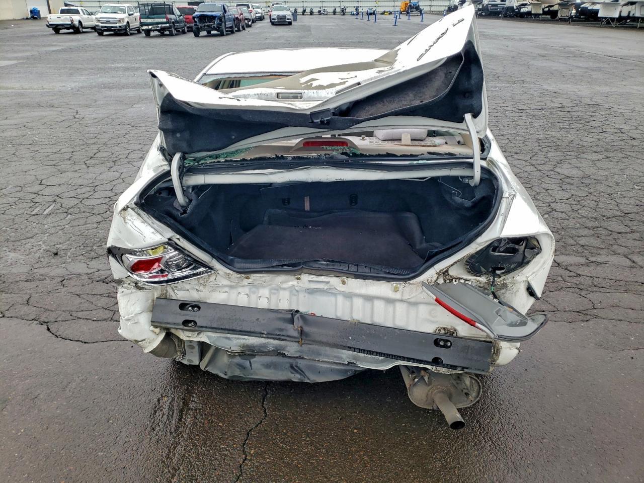 2005 Toyota Camry Le - Image 6