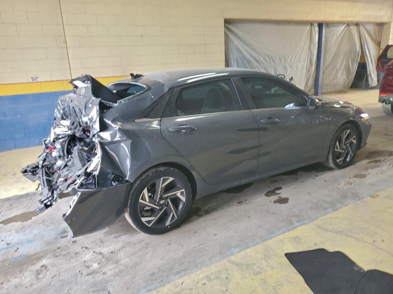 2025 Hyundai Elantra Limited - Фото 3