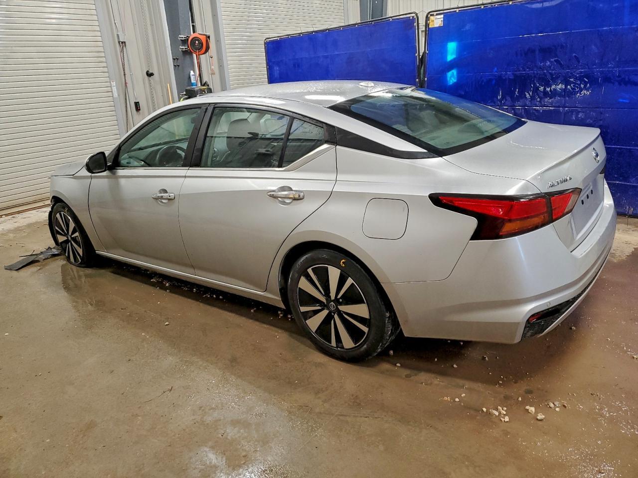 2021 Niss Altima Sv - Image 2