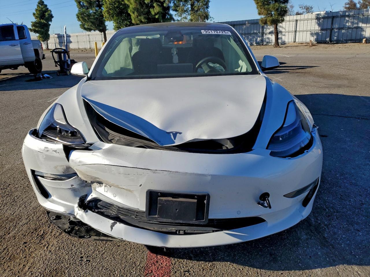 2022 Tesla Model 3 - Фото 5
