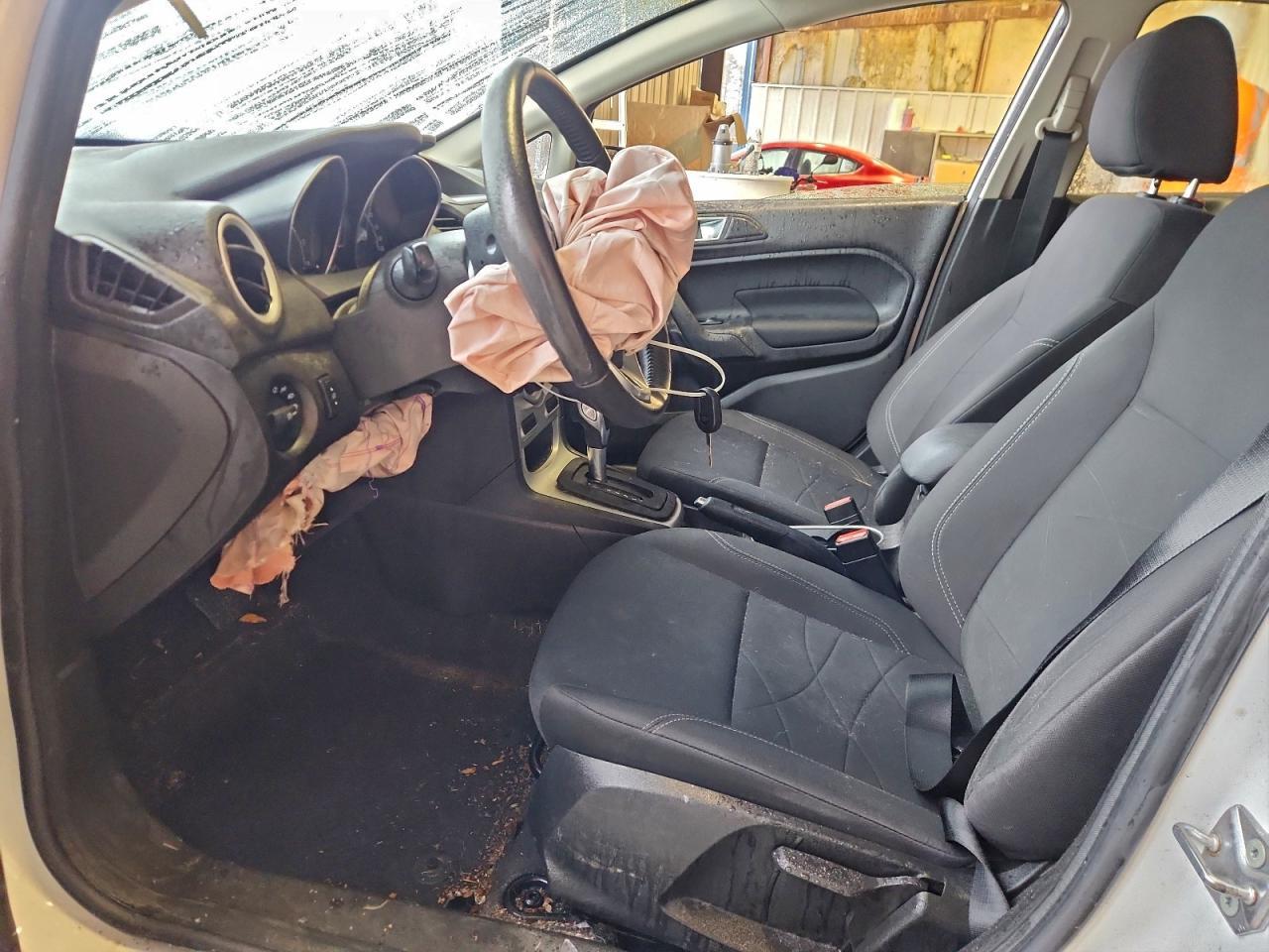 2015 Ford Fiesta Se - Фото 7