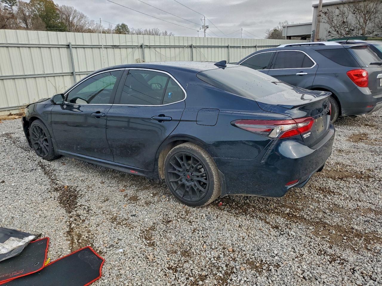 2021 Toyota Camry Se - Фото 2