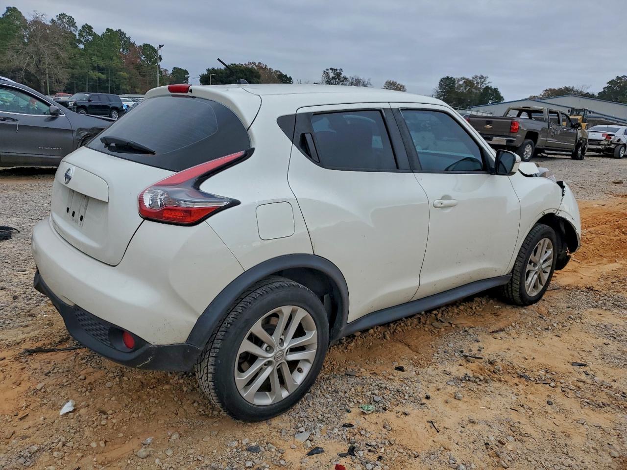 2017 Nissan Juke S - Фото 3