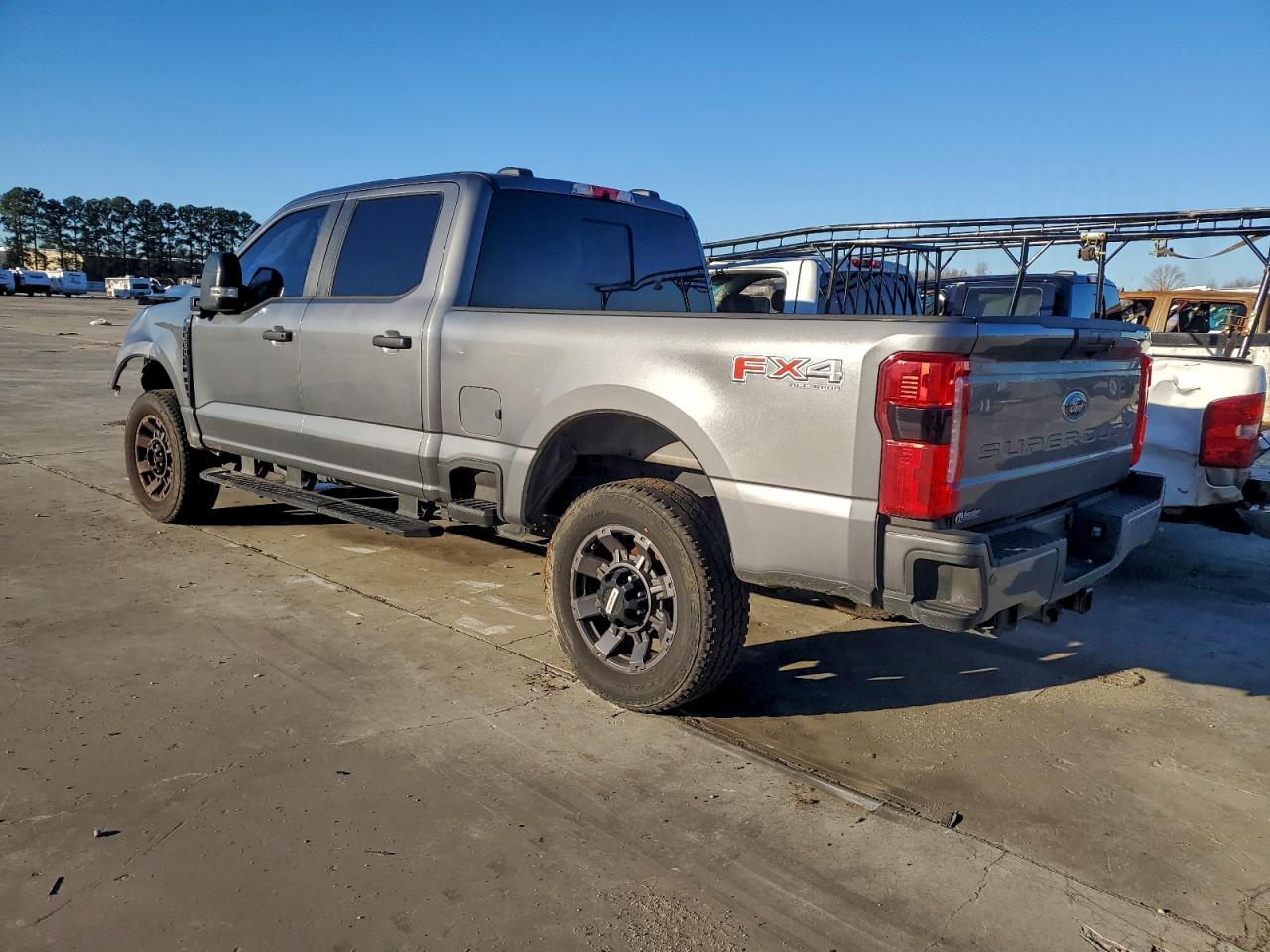 2024 Ford F250 Super Duty - Фото 2