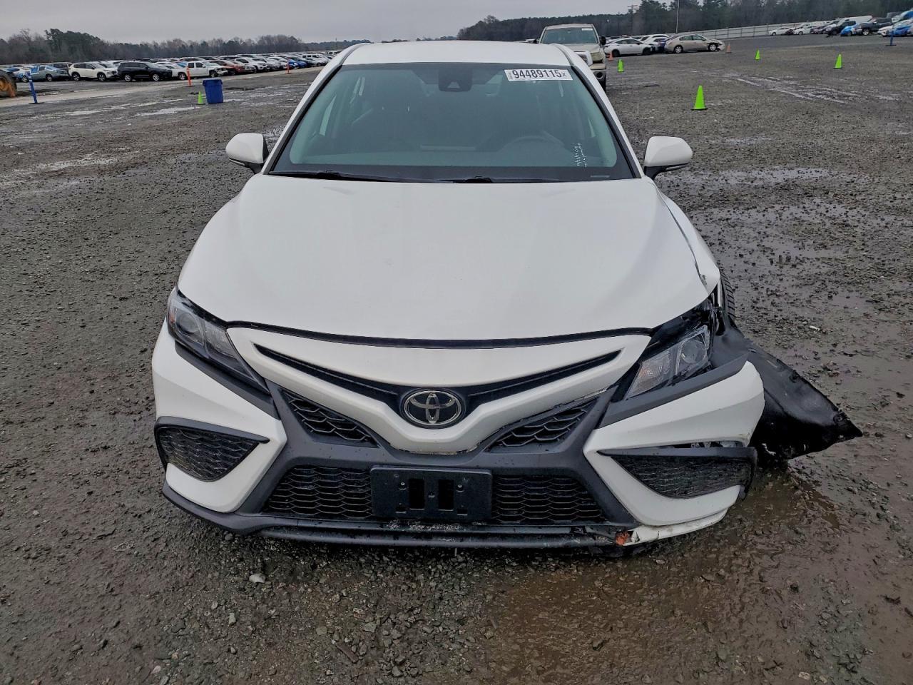 2022 Toyota Camry Se - Фото 5
