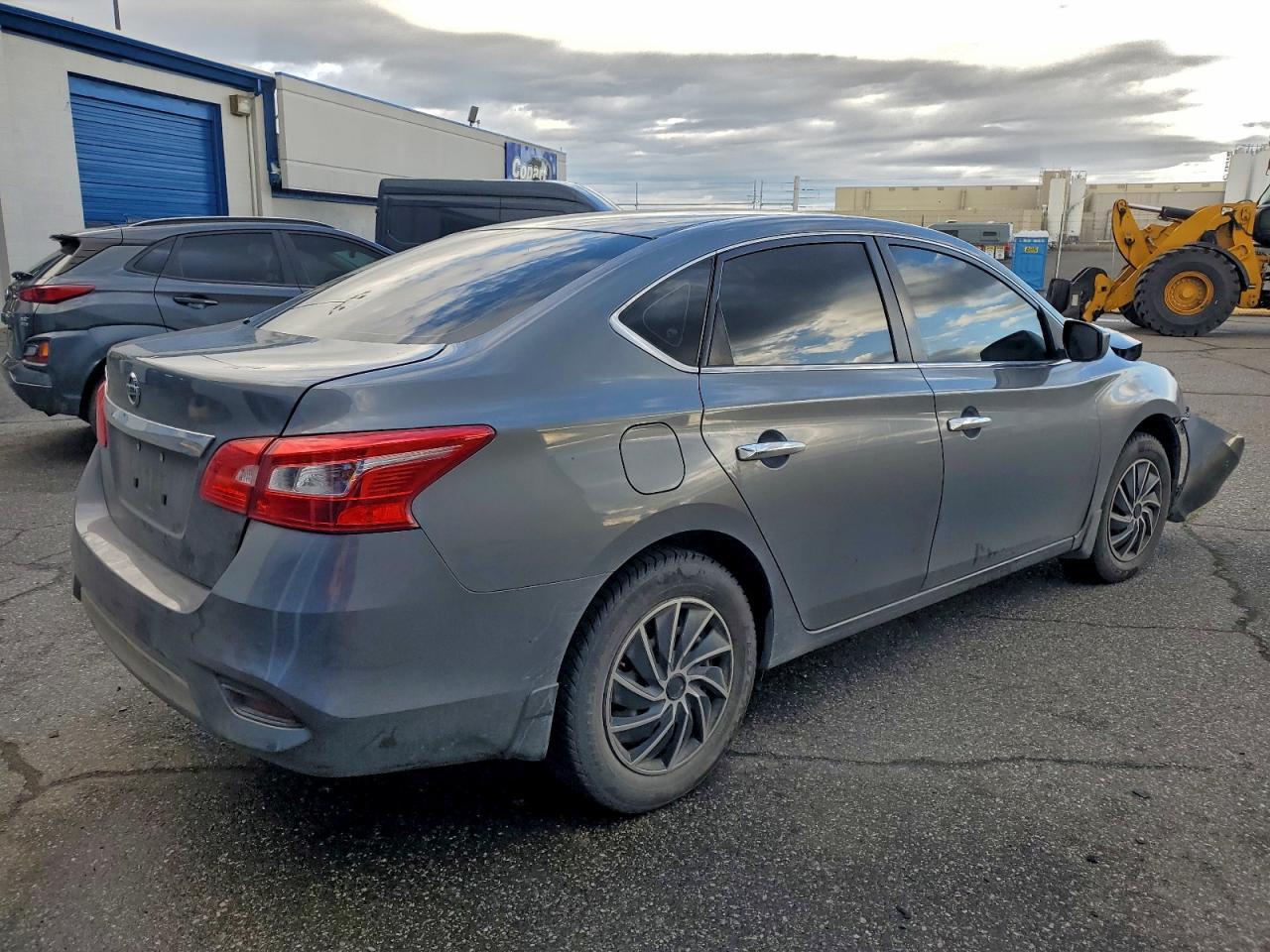 2016 Nissan Sentra S - Фото 3